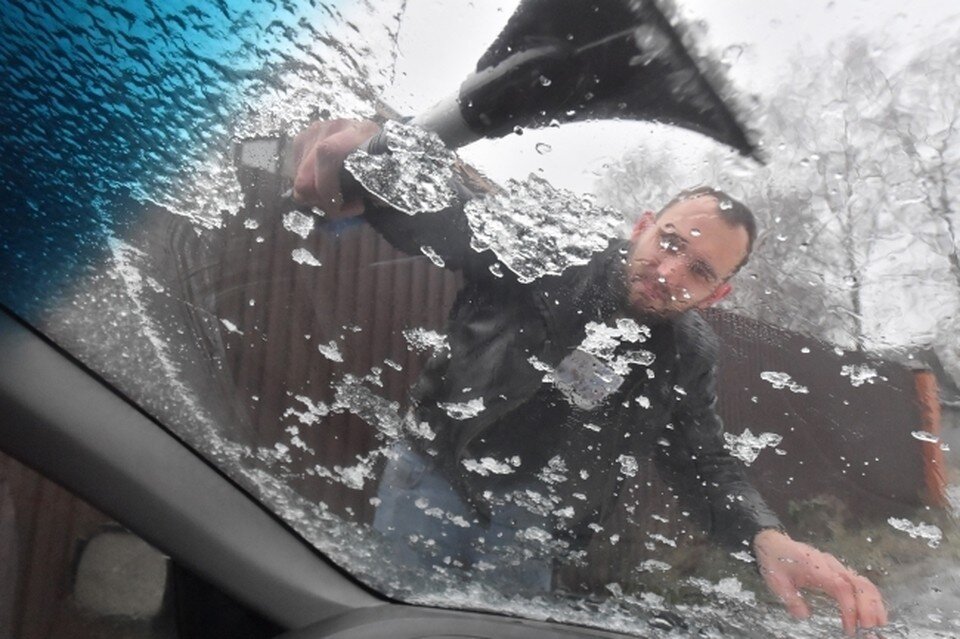     Дороги Нижнего Новгорода обработают от гололеда в связи с грядущим морозом. Владимир ВЕЛЕНГУРИН