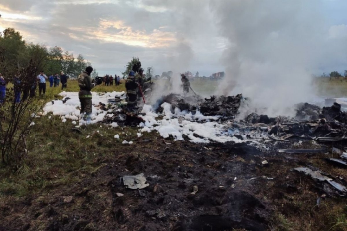    С места авиакатастрофы в Тверской области вывезли обломки упавшего самолёта