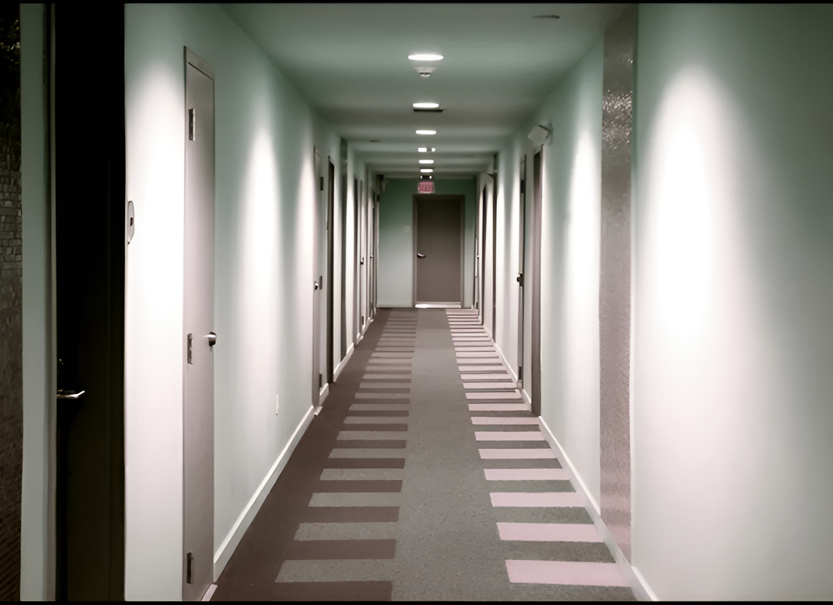 Bacrooms rec. Бэкрумс крипипаста. Backrooms коридор. Комната с длинным коридором. Длинный коридор закулисье.