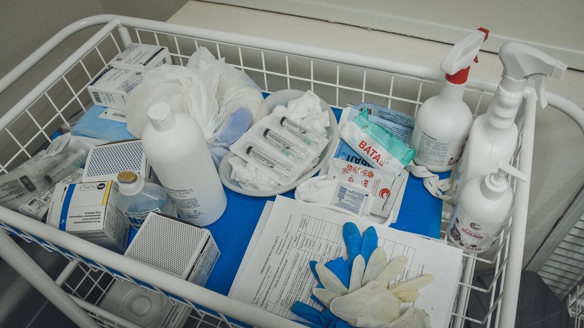     Лечением пациентов Семеновской райбольницы, которые вместо лекарств получали физраствор, теперь займутся областные специалисты, сообщили в областном Минздраве.