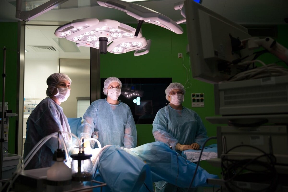    Хирурги Сургута удалили женщине огромную кисту