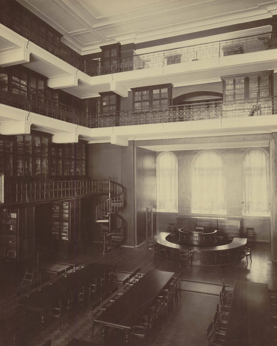 Библиотека Исторического музея (современный зал № 36). Фотограф Р.Ю. Тиле. 1890-е гг.