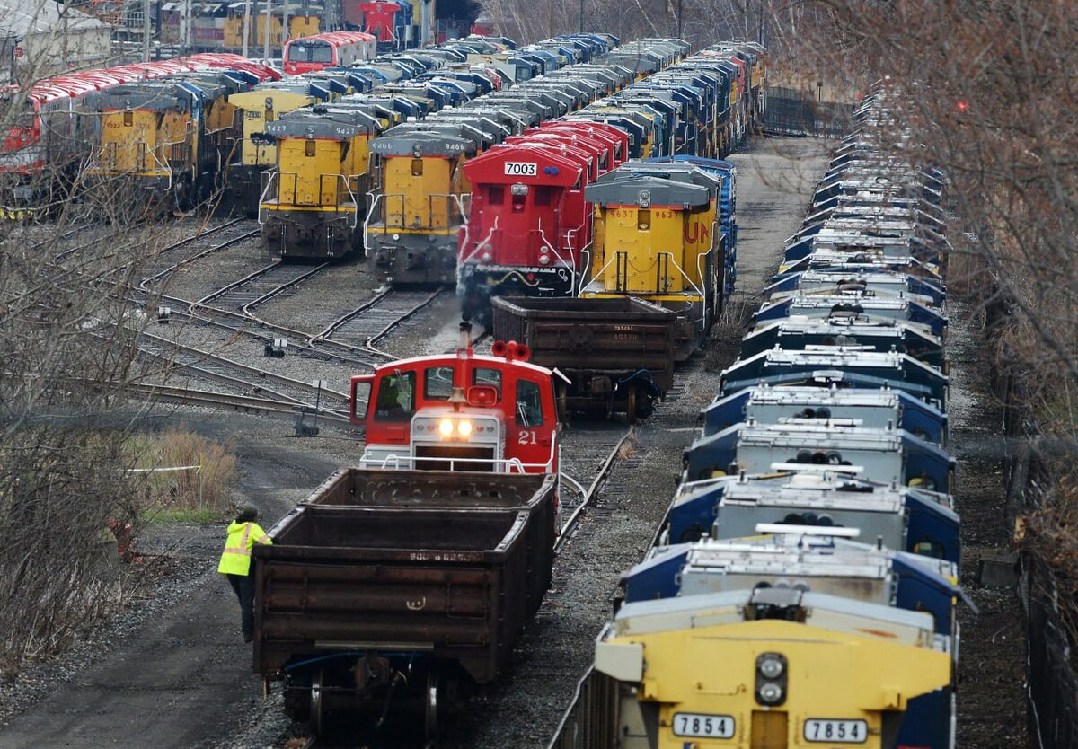 Тепловозы на заводе Wabtec в Эри, США. Источник: Greg Wohlford/Erie Times