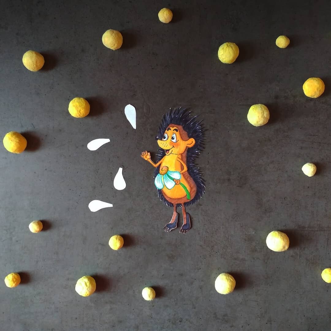 
Хоть мультфильм "Девочка и ёжик" не о жизни животных весной, но я однозначно его советую всем посмотреть❤️.  Это душераздирающее зрелище, трогательное до слёз. Если вы ни разу не видели фильм, то вряд ли догадаетесь, что сделал ёжик ради дружбы с девочкой🙈😱.
⠀
Мультфильм о ВАЖНОМ:
🔅О дружбе;
🔅О силе любви;
🔅Об ответственности за свои слова и поступки;
🔅О доброте и заботе.
О сложном через короткую историю девочки и ёжика.
⠀
Урок для детей.
Напоминание для взрослых.
⠀
Наверняка у вашего ребенка возникнут вопросы почему так или так, зачем, как надо было? Посмотрите вместе, чтобы знать сюжет и ответить на вопросы...
https://youtu.be/KKKjY3bMHZs
⠀
Ещё один мультфильм с ёжиком - "Зимняя сказка"❤️. Вот его можно смотреть без сжимающегося сердца, поэтому можно внимательно рассмотреть приметы зимы, а потом- надвигающейся весны👍. Конечно, же в мультфильме есть рассказ и о дружбе, о заботе, и о чувстве долга. Но после обсуждения причин поведения главных героев, можно сравнить два времени года: зиму и весну. Спросите, какие приметы весны ребенок заметил в мультике? (Заметил ли слова снегиря, что пора улетать? А капель в форточке и теплые лучи солнца? А пробуждение из спячки медведя? Ведь он не просто простудился, а был в спячке.)
⠀
В этом мультике ёжик и мишка такие обаятельные, что просятся на картину😍. Вдруг в порыве вдохновения вам захочется их нарисовать?👩‍🎨
https://youtu.be/DIhg1eHQ0M8
⠀
Третий мультфильм, который будет интересен детям - "Таёжная сказка". Мультфильм который покажет детям росомаху❤️. И не ту, что среди супер героев бегает😂, а ту, что живёт на севере нашей огромной страны❤️❤️❤️.
Прекрасный повод не только посмотреть сказку с уроком дружбы и взаимовыручки, но и узнать после неё с просторов интернета о реальном животном и его повадках.
https://youtu.be/hIasYQQVIZE

Приятного просмотра ❤️. 