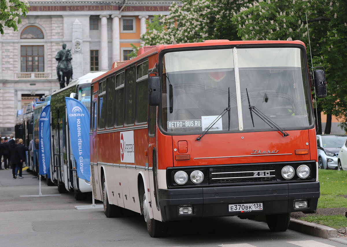 Ikarus - оранжевое настроение на улицах Петербурга | ФотоОхота на  автомобили | Дзен