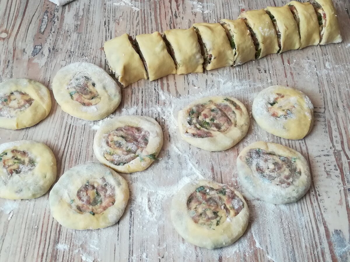 Шанежки с мясом на сковороде