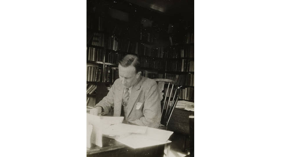 Дж. Р. Р. Толкин, 1937