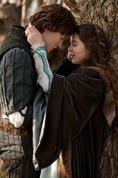 Кадр из фильма 2013 г. https://www.kinopoisk.ru/film/romeo-i-dzhuletta-2013-512326/stills/