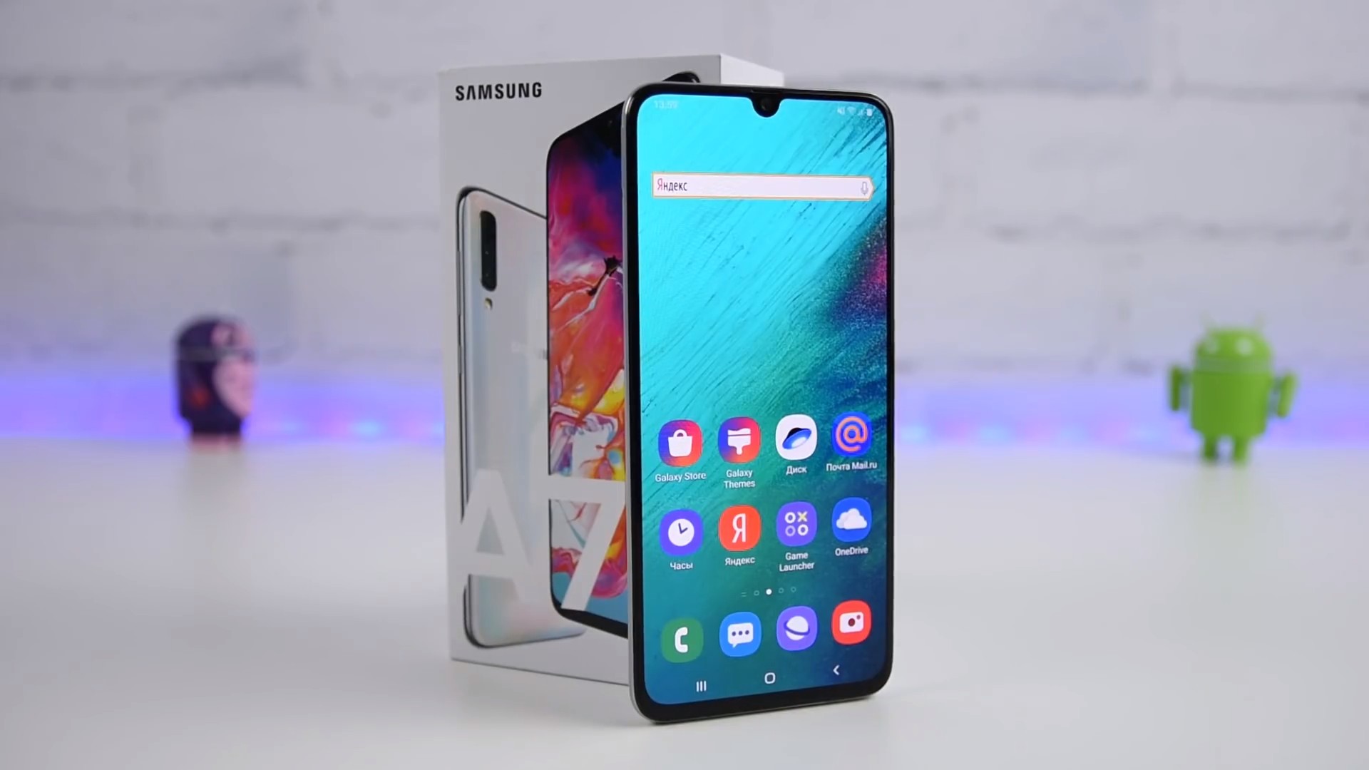 Смартфон с гигантским экраном Samsung Galaxy A70