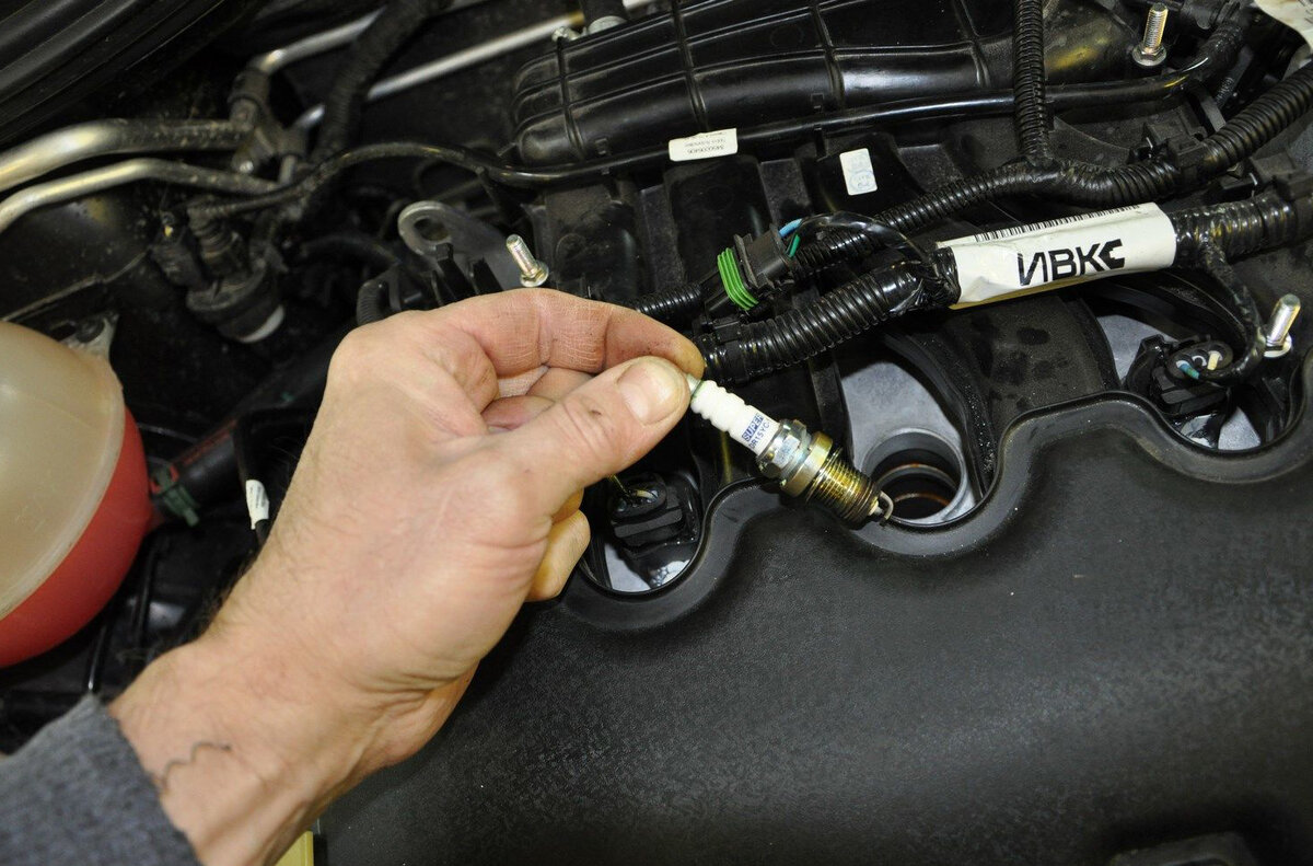 Замена свеч в ДВС