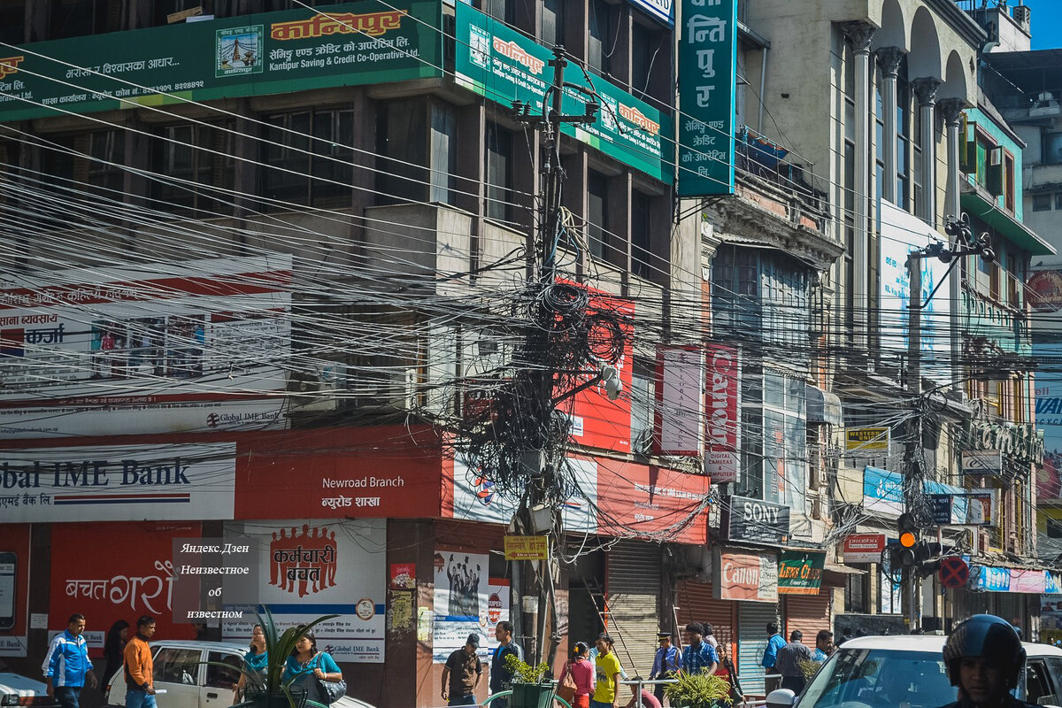 Кошмар электрика и монтажника с матом: провода в Катманду, которые наводят реальный страх на туристку из Америки