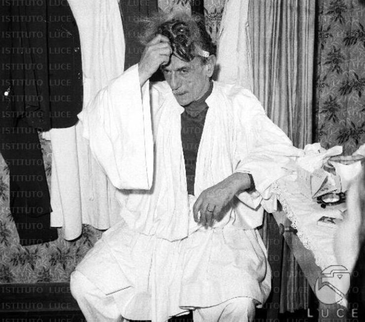 Эдуардо в костюме Пульчинелла.