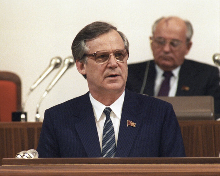 Николаю рыжкову сколько было лет. Рыжков председатель совета министров ссср. Председатель совета министров ссср 1985-1991. Памятник николая рыжкова. Николаю рыжкову сколько было лет.