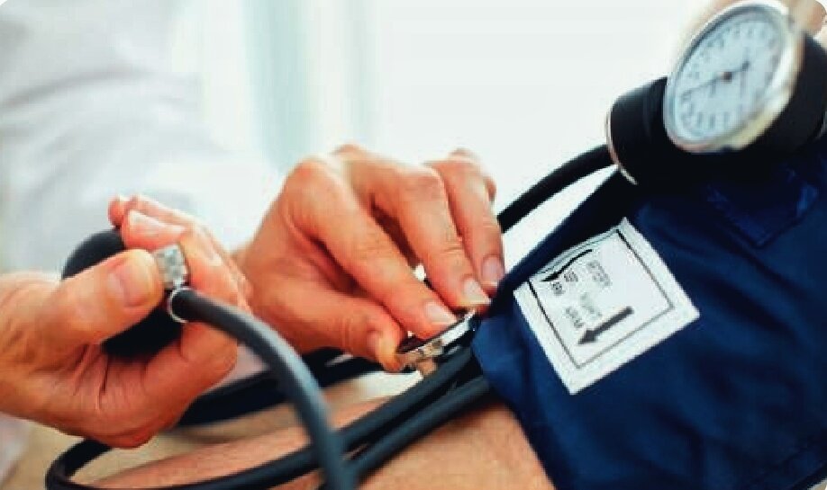 Наглядно меряют давление. 