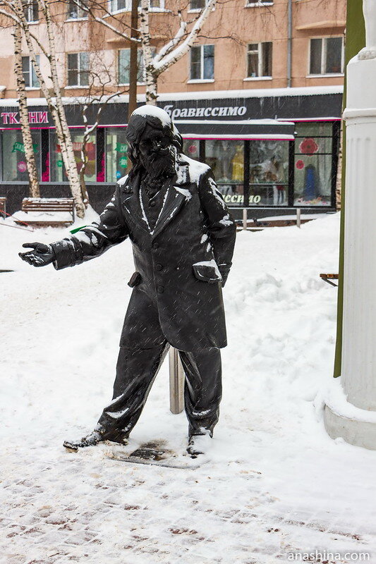 Скульптура швейцара, Нижний Новгород