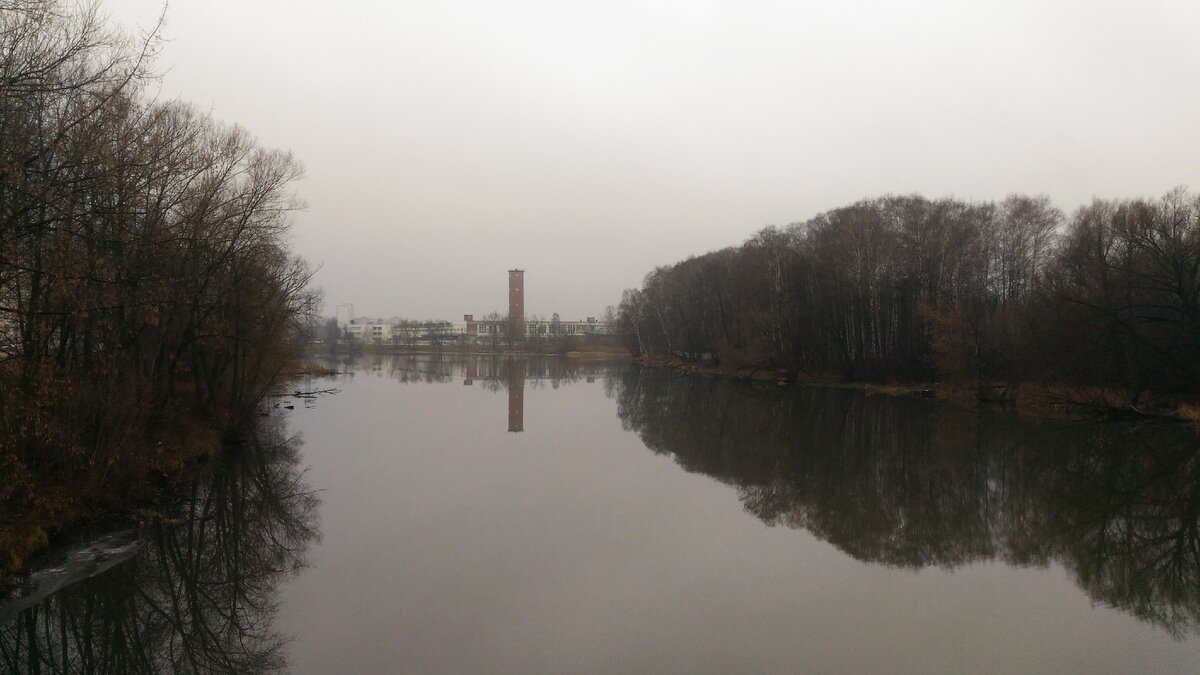 Река Клязьма пасмурным днем