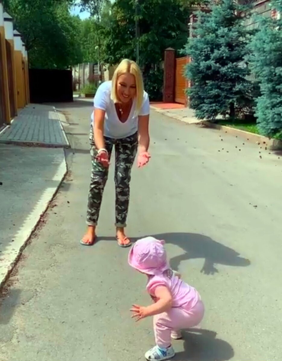 Лера Кудрявцева впервые показала свою маленькую дочь