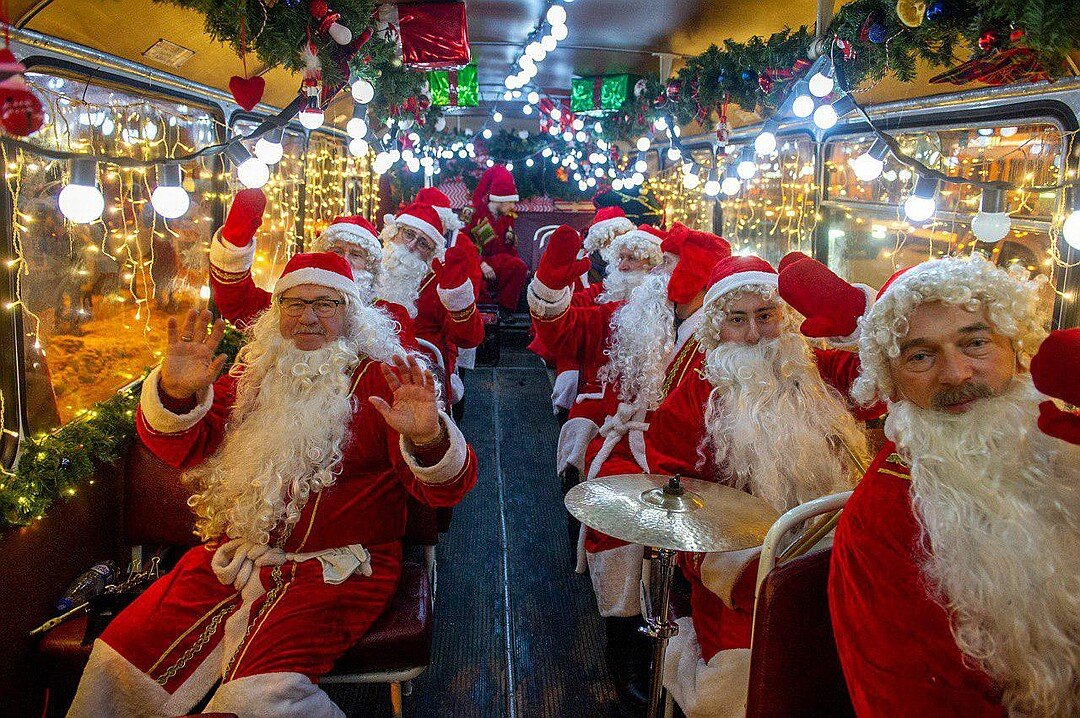 С интернетов. Позитивные дядечки.