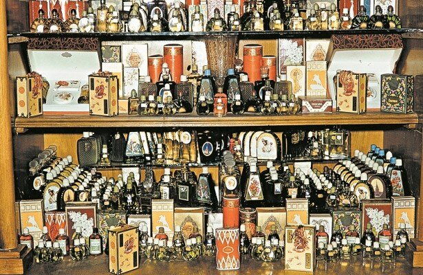 "Духи - главное. Это - автограф личности." Палома Пикассо     Как приятно иногда окунуться в воспоминания…воспоминания  советского детства. Уловить аромат духов, которыми пользовалась мама.-1-3