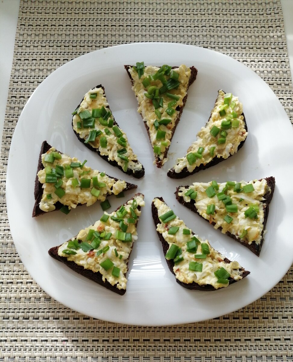  ГОТОВИЛА И С ЧЕРНЫМ ХЛЕБУШКОМ ТОЖЕ ПОЛУЧАЕТСЯ ОЧЕНЬ ВКУСНО