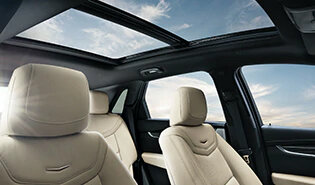 Панорамная крыша нового Cadillac XT5