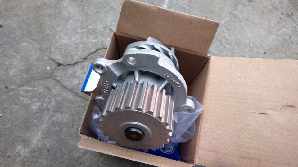 Помпа Лузар. Такая красивая, что жалко ставить на двигатель)
