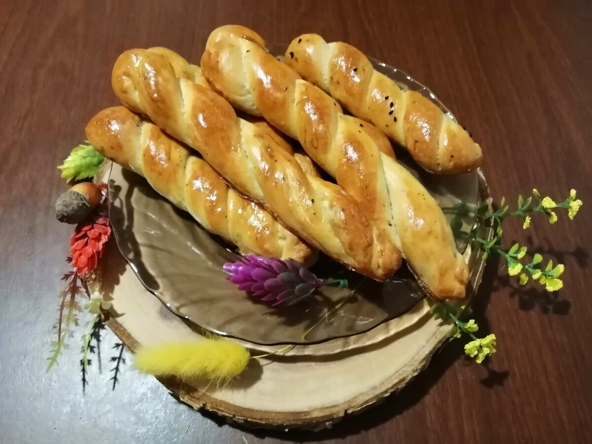 Дрожжевые булочки с зелёным луком и сыром по-турецки - пошаговый рецепт с фото