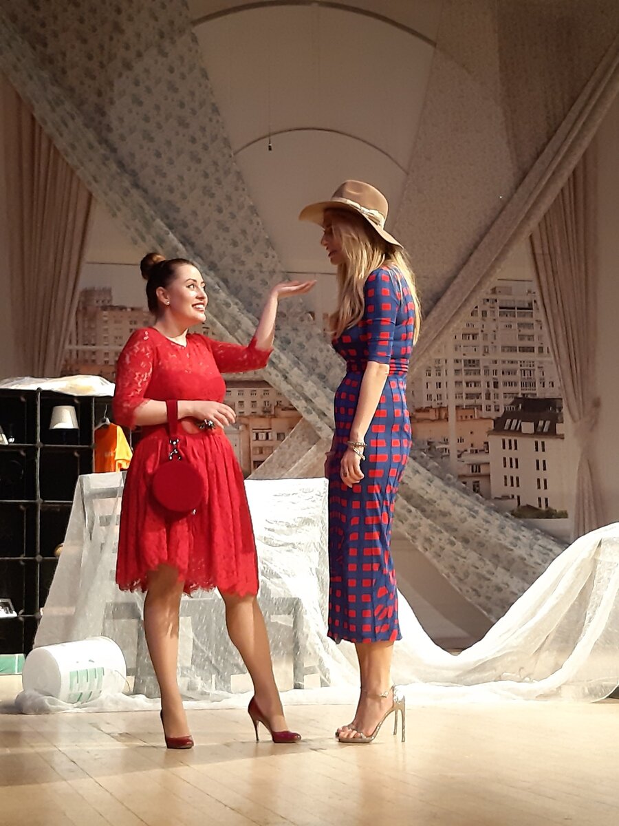 Кадр из спектакля "Ангелы на крыше