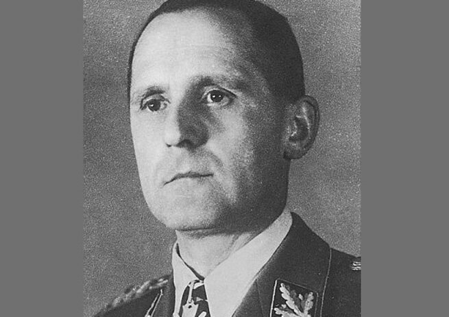 Генрих  Мюллер (https://avatars.mds.yandex.net/get-zen_doc/1881616/pub_5e615a4e1ca61724c1629762_5e656a89b86afa74c58d91e8/scale_1200)