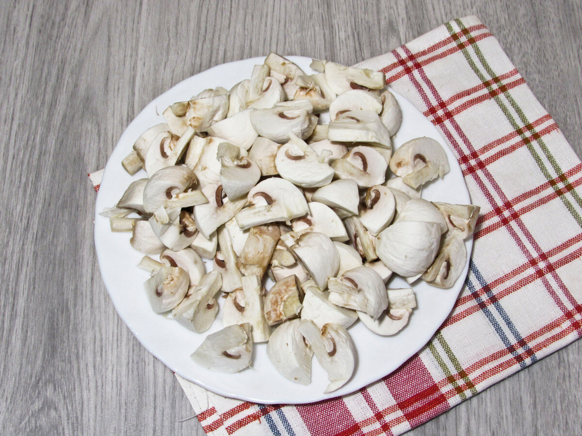 Сытное блюдо в пост: один из самых удачных рецептов приготовления картофеля с грибами в рукаве