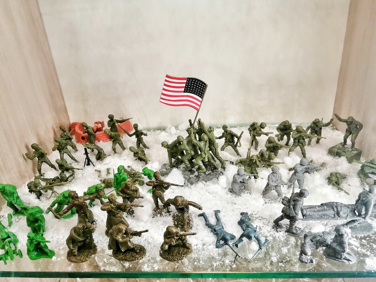 «Заснеженная» полка в закрытом стеллаже.