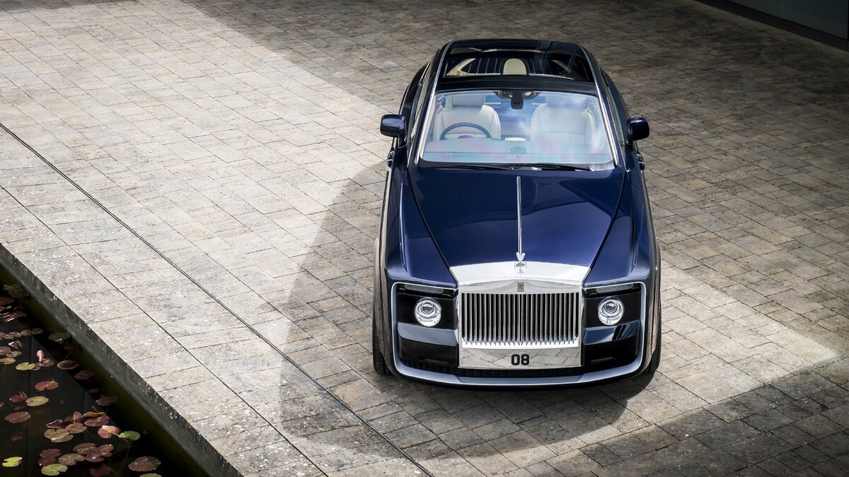 От последней  модели вы будете в шоке!!!!!!!!!! 1.ROLLS-ROYCE SWEPTAIL - 13 000 000$ По заказу клиента, чьё имя держится в секрете, Rolls-Royce изготовил экстравагантное купе Sweptail.