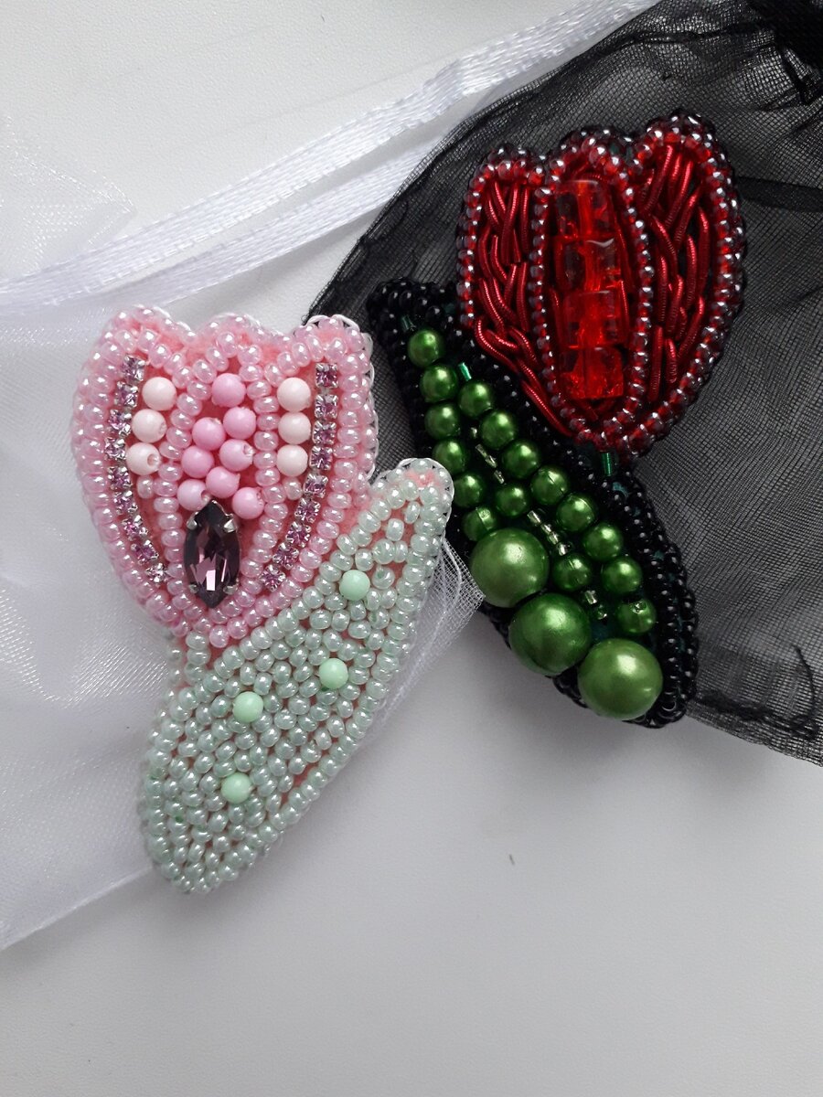 Тюльпаны (их тоже я вышивала)