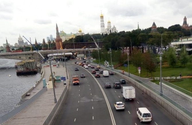 Поездка на личном автомобиле в Москве возможна при наличии электронного пропуска.