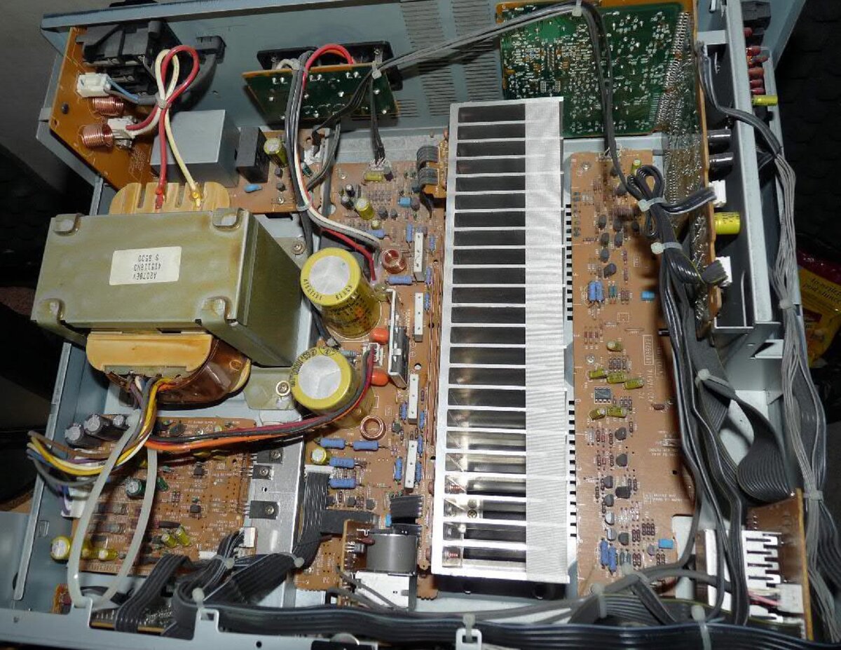 Akai AM-69, вид изнутри