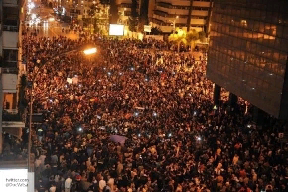 На данный момент численность населения составляет 7,7 млрд человек. По прогнозам специалистов по демографии, в 2050 году на планете будут жить уже 9,7 млрд человек. Рост обусловлен увеличением продолжительности жизни.