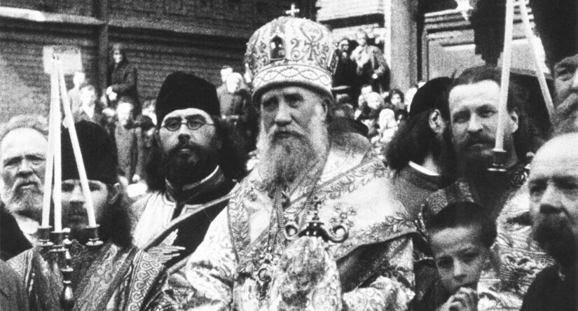 Патриарх Тихон после окончания богослужения