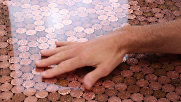 Деньги под ногами: пол из монет своими руками