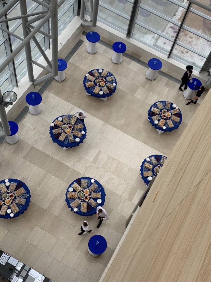 Такие фуршеты готовятся для особых гостей, к примеру кинофестиваль. Мы к такому отношения не имеем. Нанимают других людей.