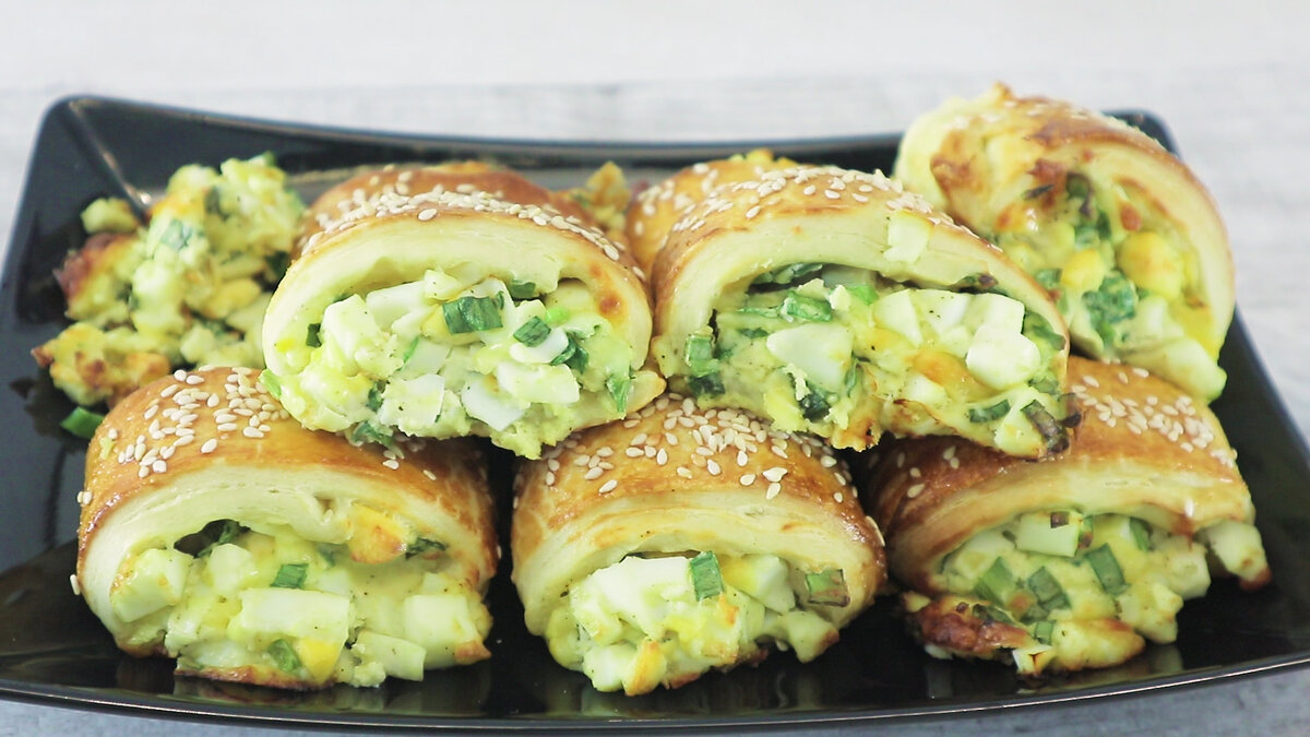 Пирожки с яйцами и зеленым луком