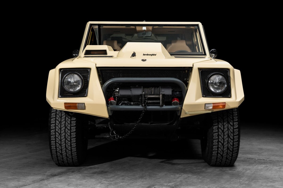 1986 Lamborghini LM002: история создания и особенности этого легендарного внедорожника