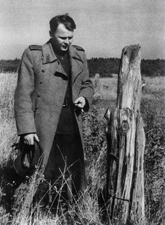 А. Твардовский 1943 г. Все, что осталось от родного дома