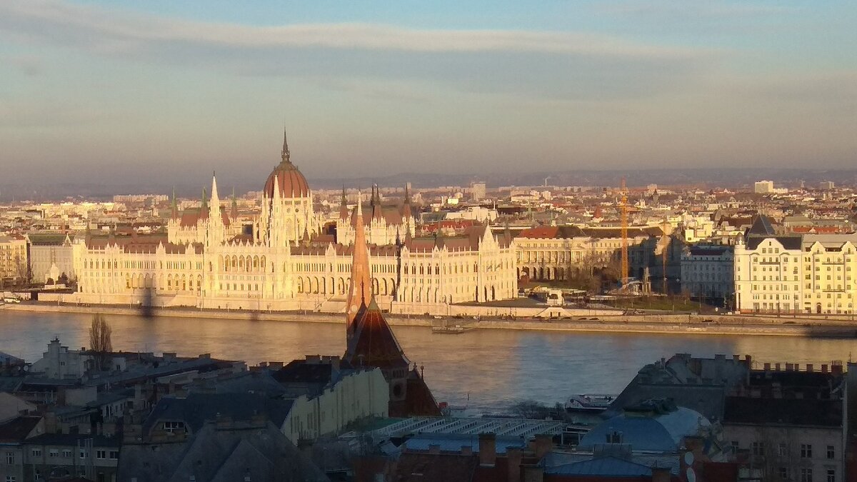 Будапешт. Вид на здание Парламента. личное фото.
