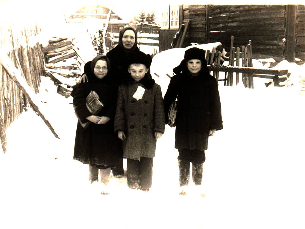 Анюта с пасынками