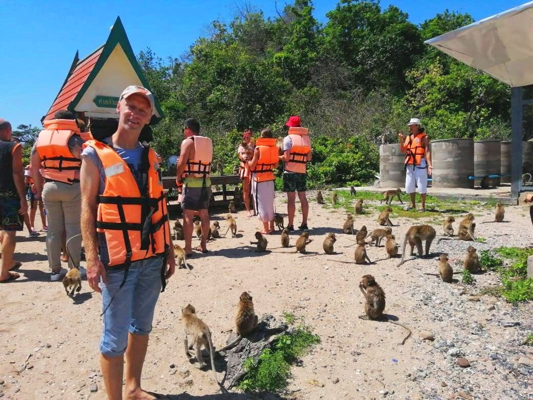 Фото автора с острова обезьян близ Паттайи Ко Пед