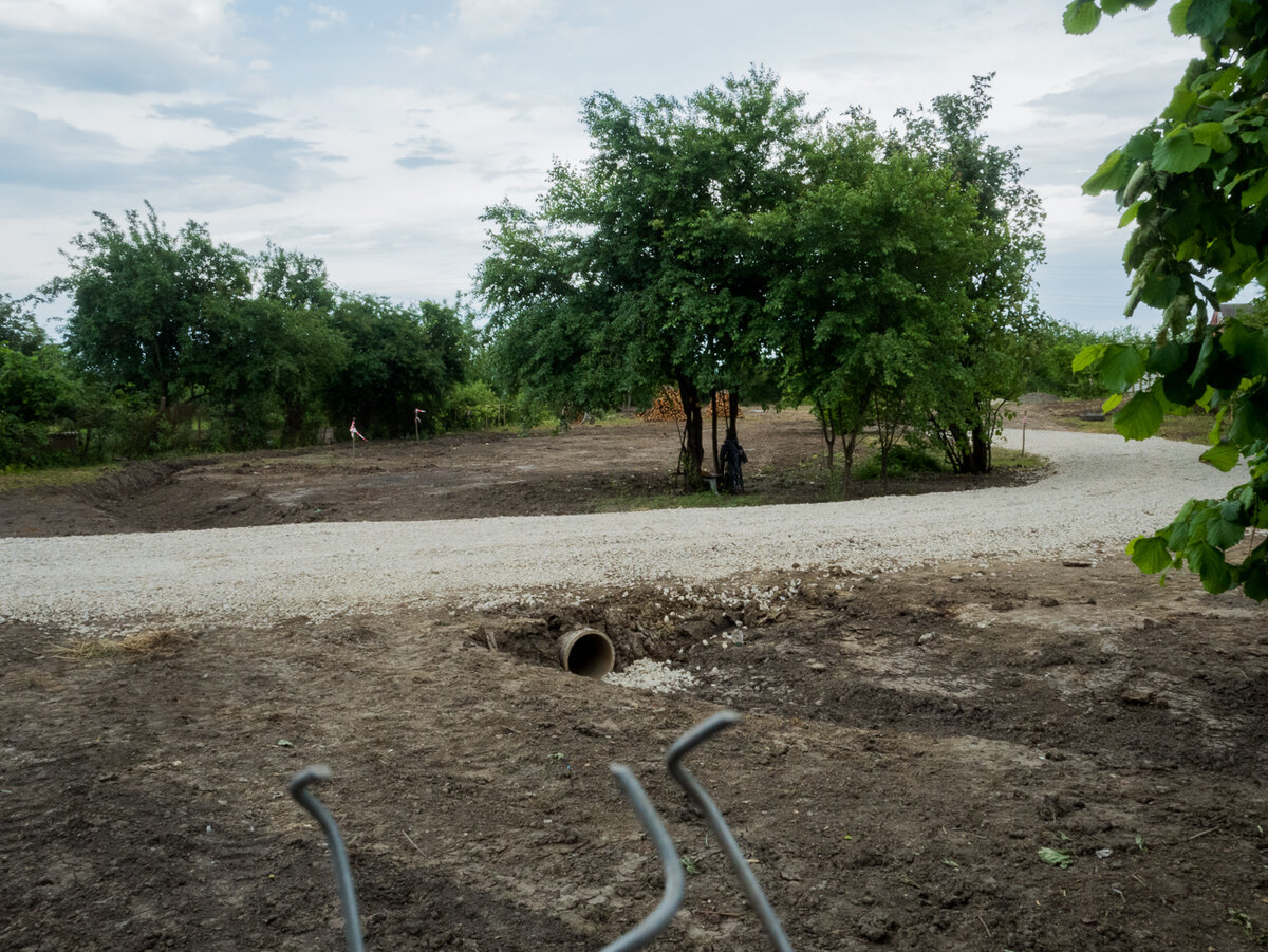 художественная копка канавы длиной  130 метров