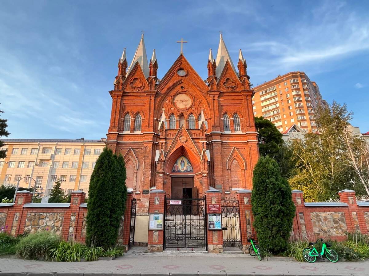 Католическая церковь Успения Пресвятой Богородицы, 1891-1896. г. Курск, ул. Марата, 31. Фото: Артём Нойер