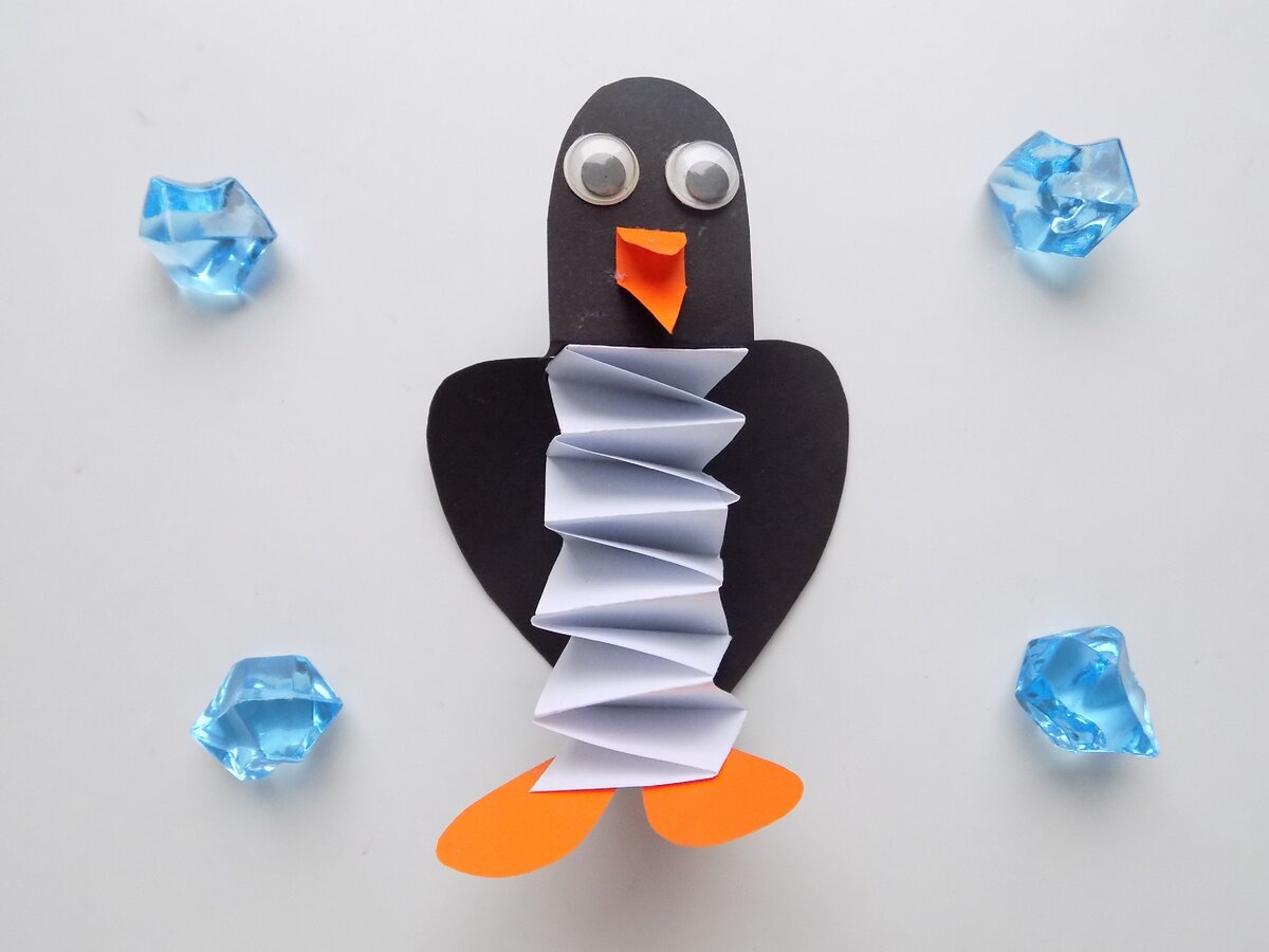 Как сделать забавного пингвина из цветной бумаги