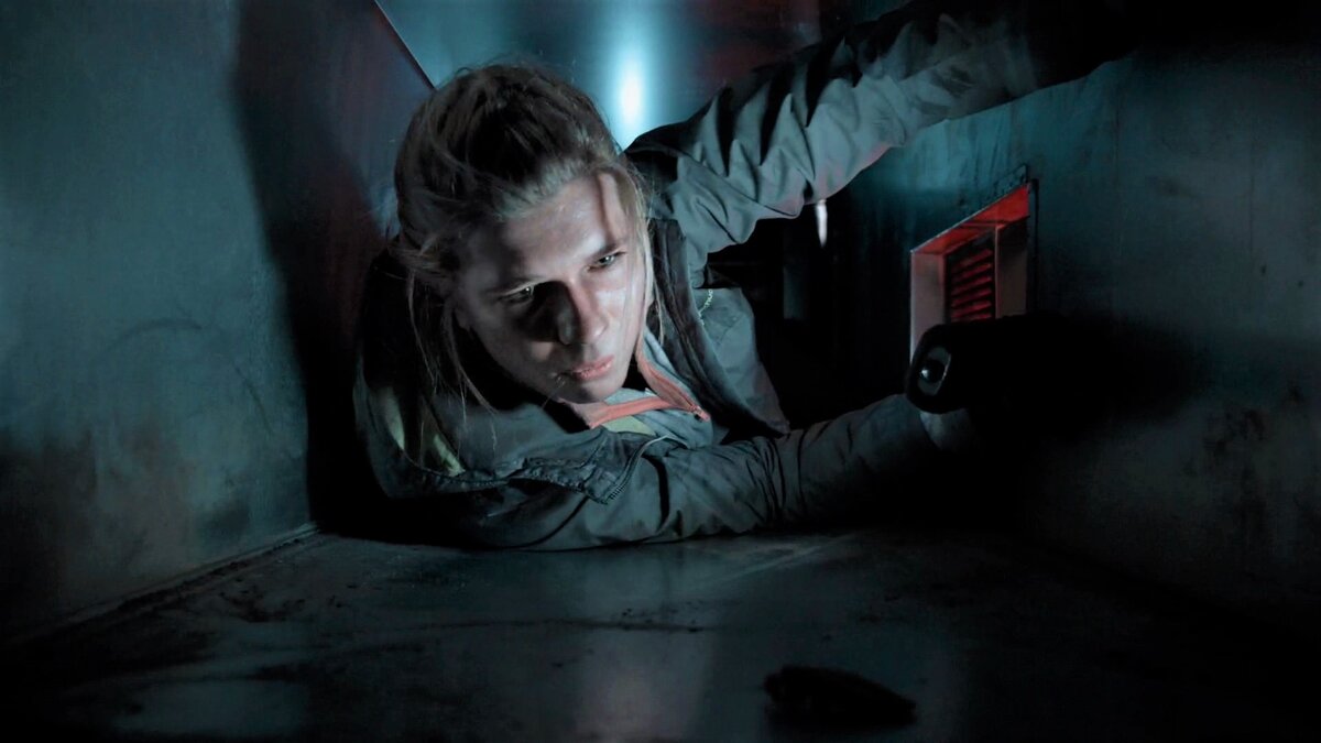 Большая часть фильма – диггерство. Кадр из к/ф «Атакан».