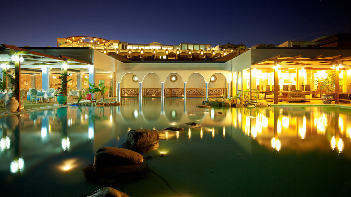 Источник фото: https://travelata-a.akamaihd.net/thumbs/1920x1080/upload/2017_20/content_hotel_5918e7419b2605.36496983.jpg